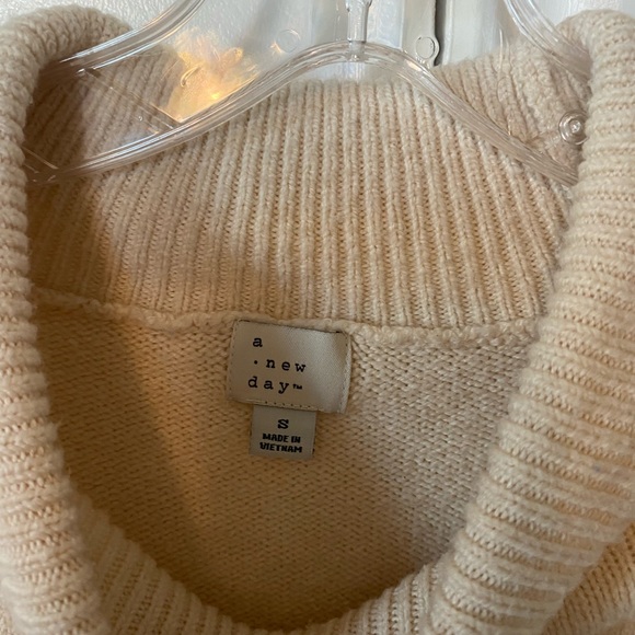 A New Day cream turtle neck sweater size women’s small - Picture 8 of 8